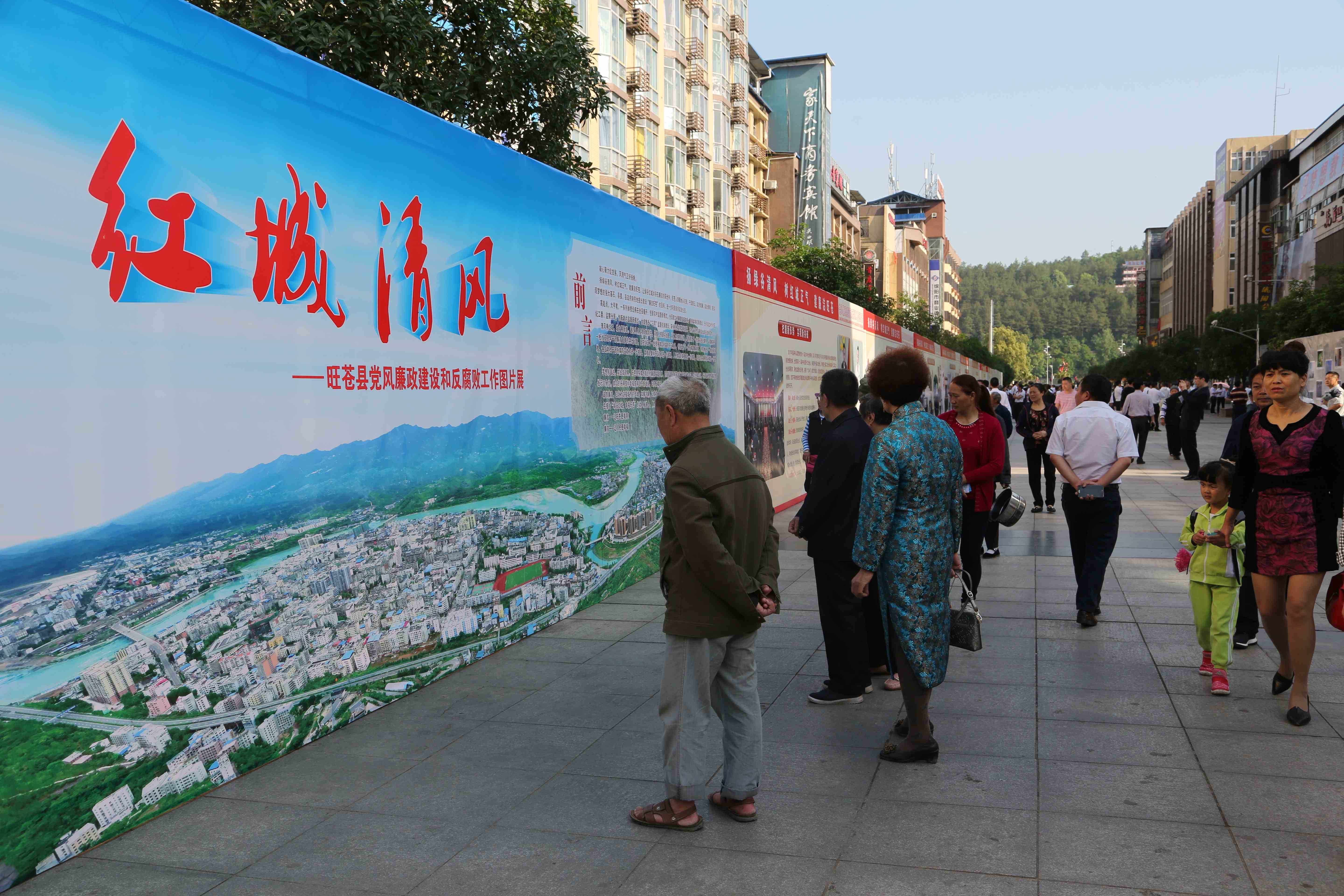 �����أ��ٰ췴����������ɹ�ͼƬչ