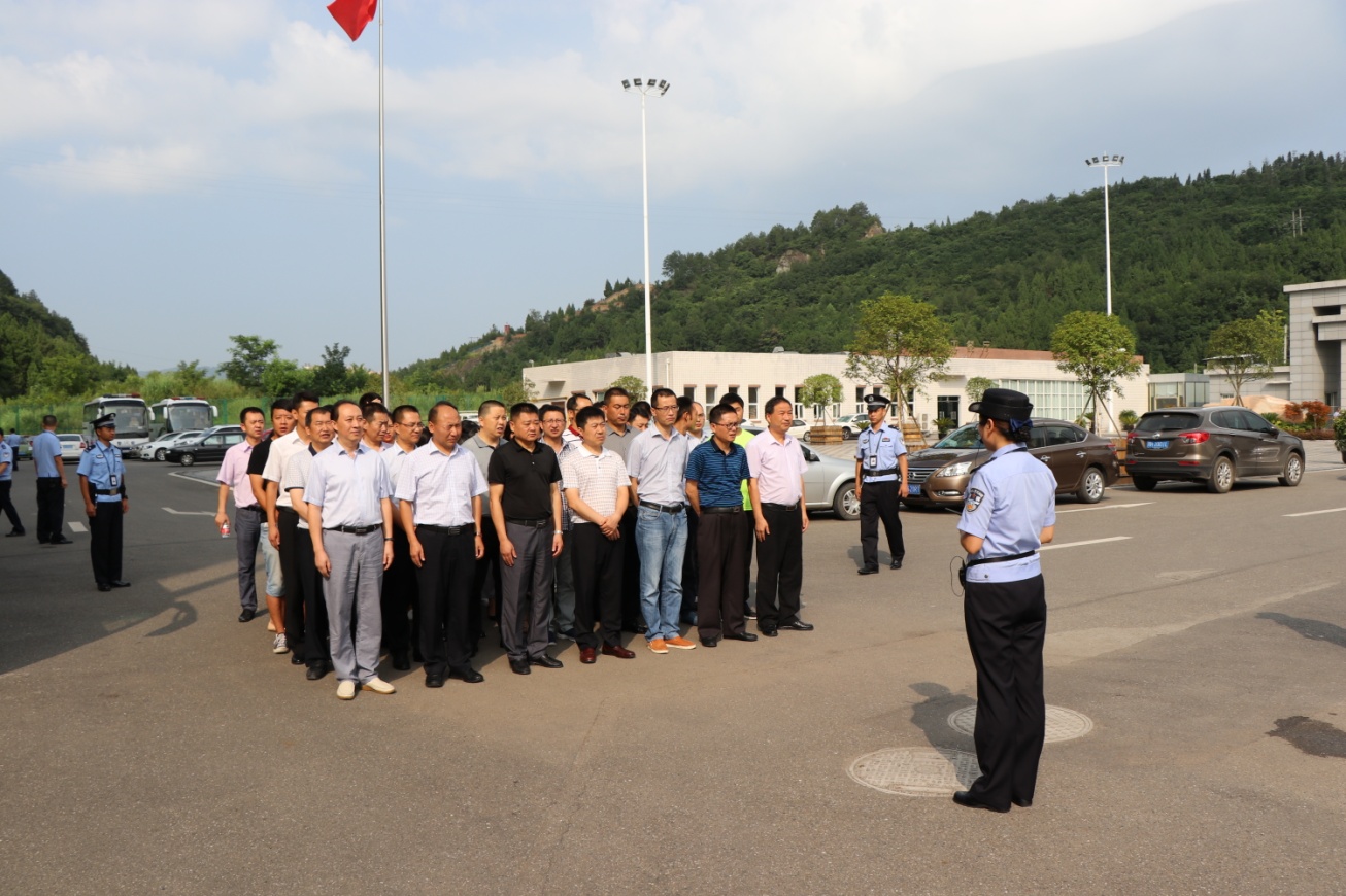 �м�ί��פ��ί�칫�Ҽͼ��鿪չ��ʾ�����