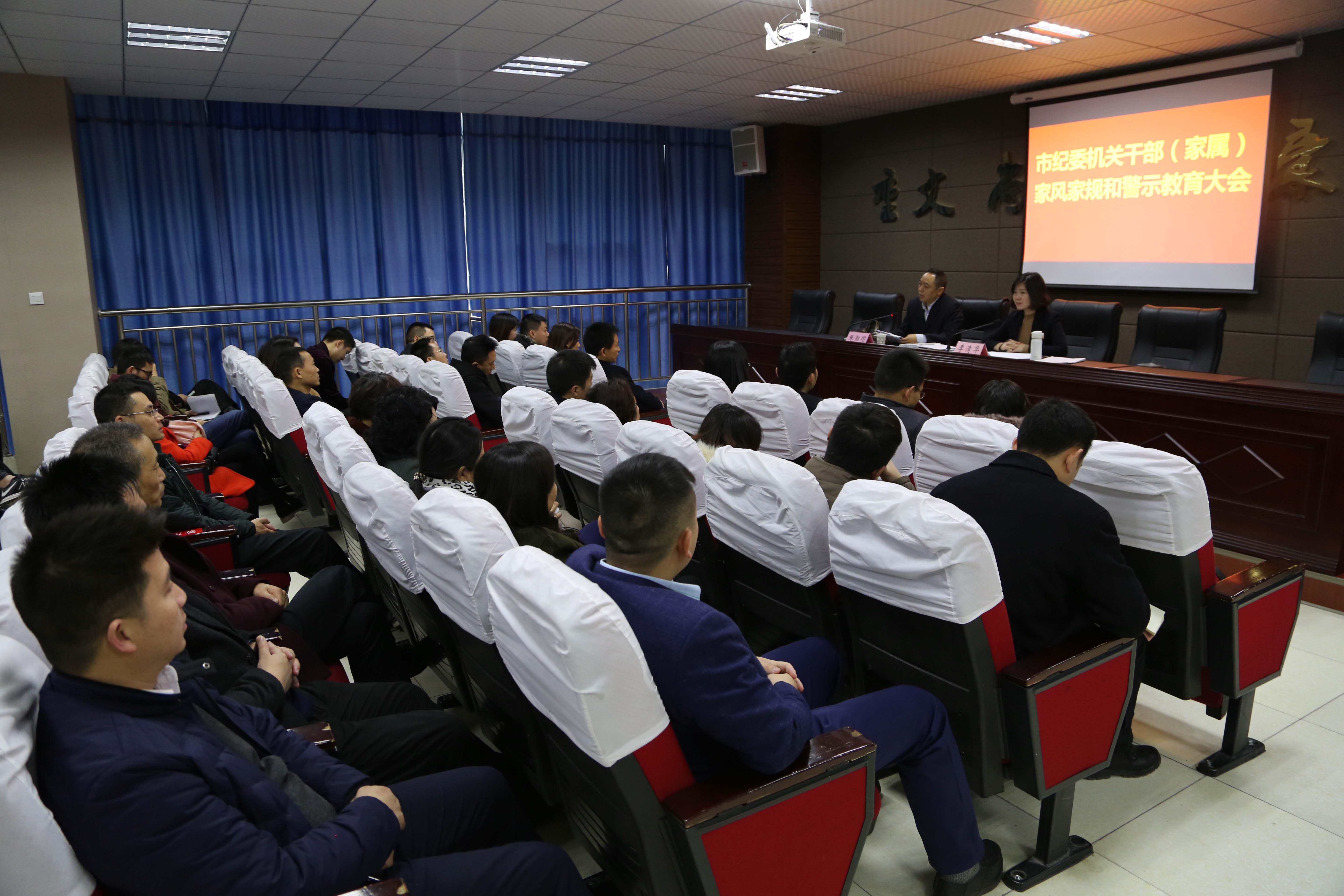 ��Ԫ�м�ί���м��ֿ�չ���ظɲ��������ҷ�ҹ�;�ʾ�����